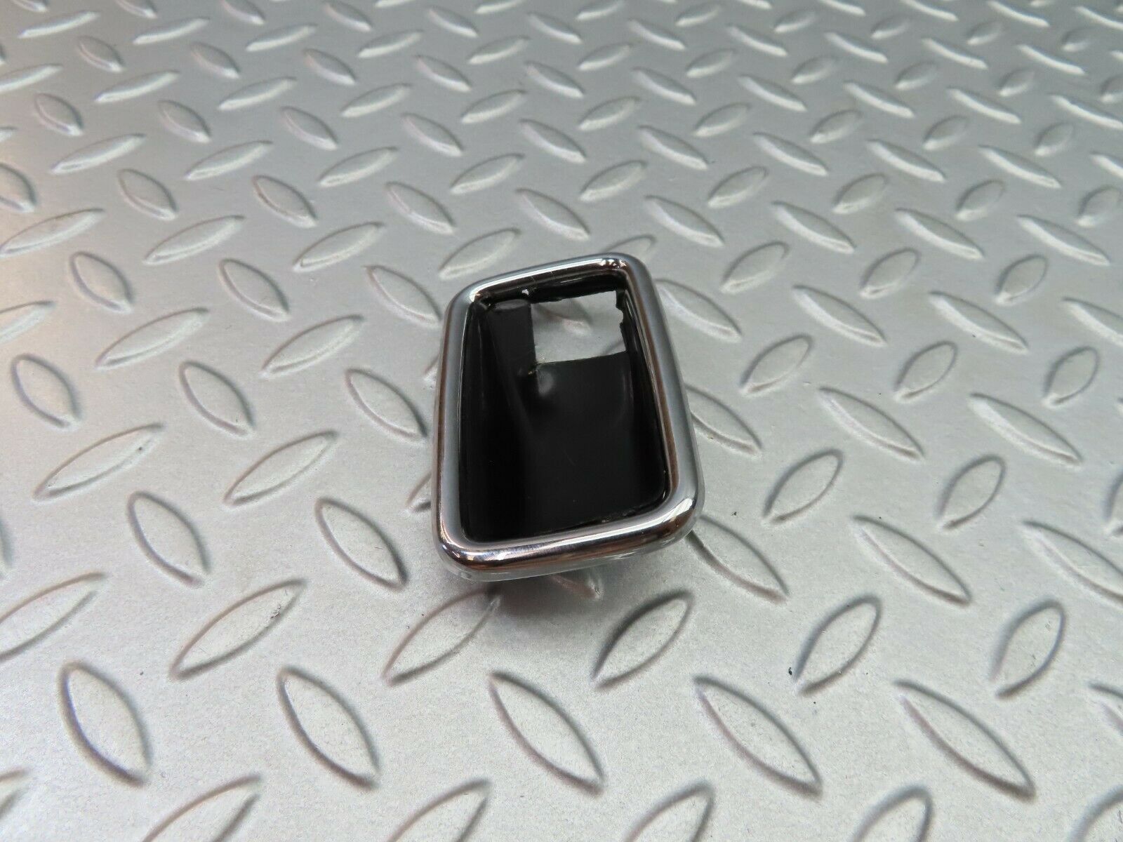 5823 Mercedes-Benz W123 200 Chrome Frame For Door Opener Right 1087660611