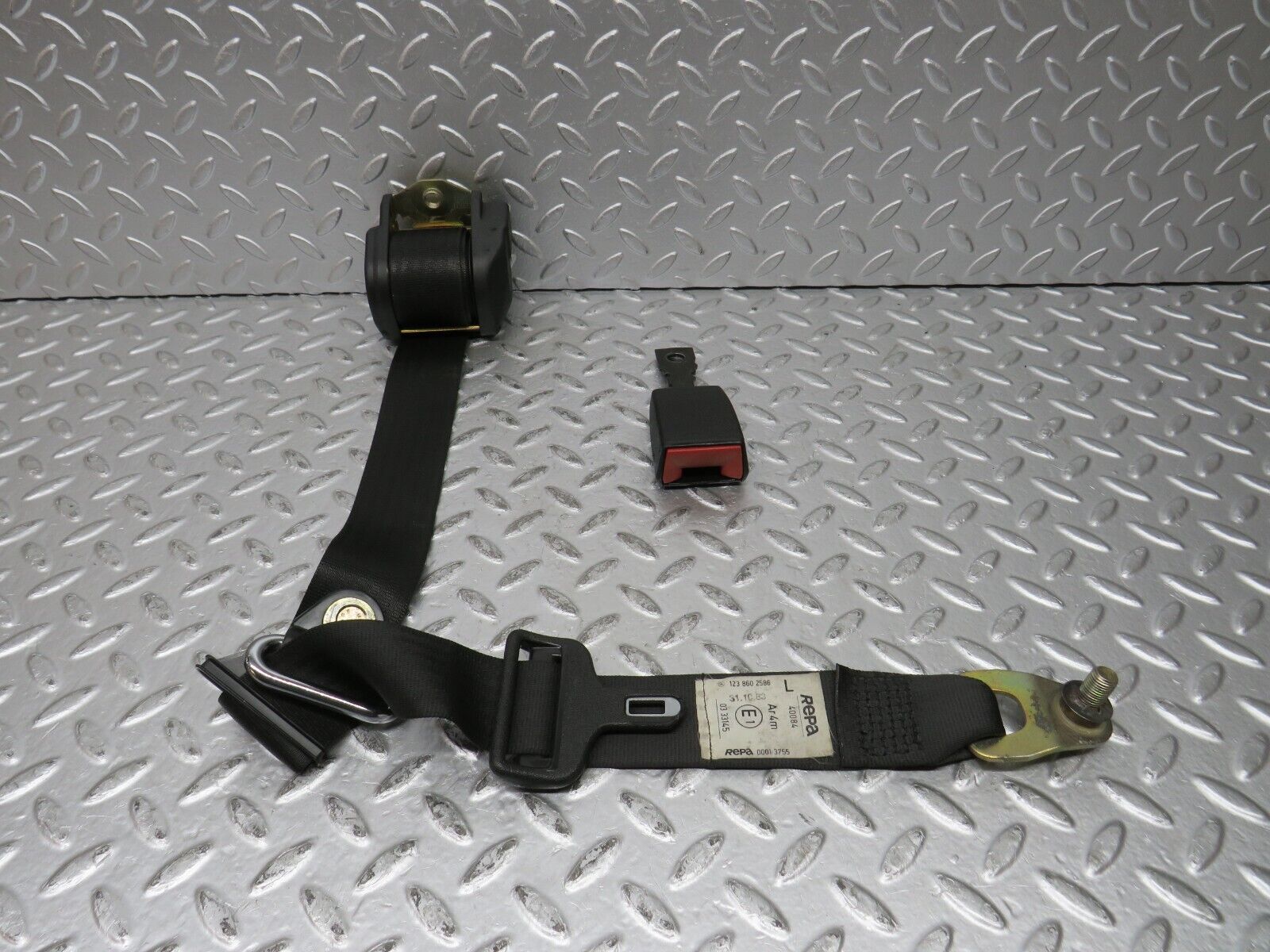 32089 Mercedes-Benz W123 230E Front Left Seat Belt & Buckle 1238602586