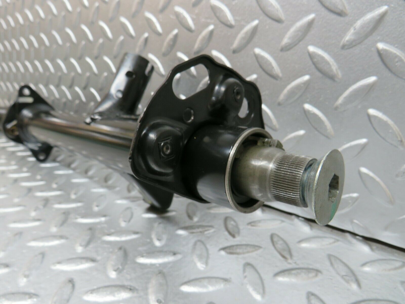 24337 Mercedes-Benz S124 220TE Wagon Steering Column