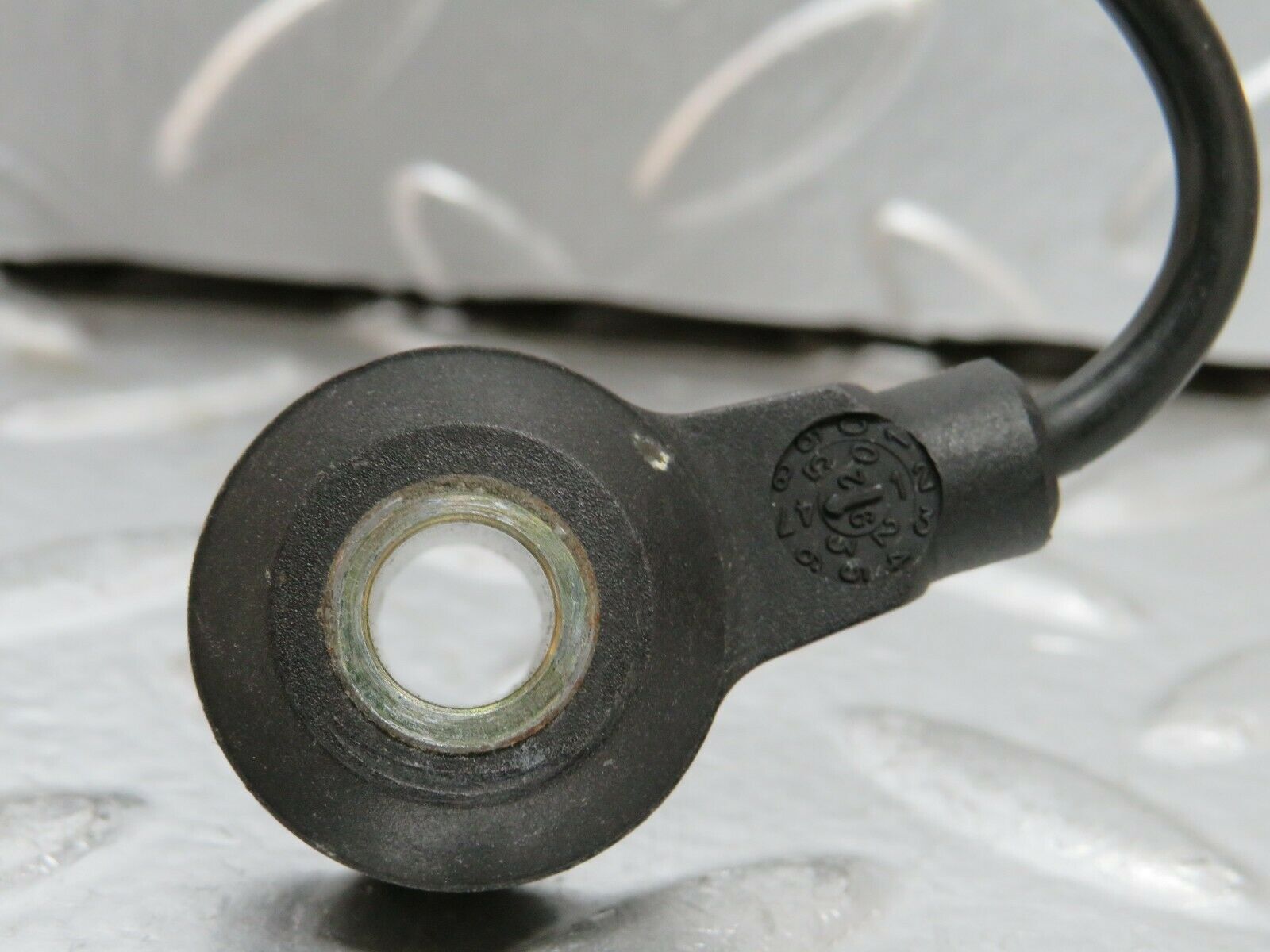 24330 Mercedes-Benz S124 220TE Wagon Knock Sensor 0031537928