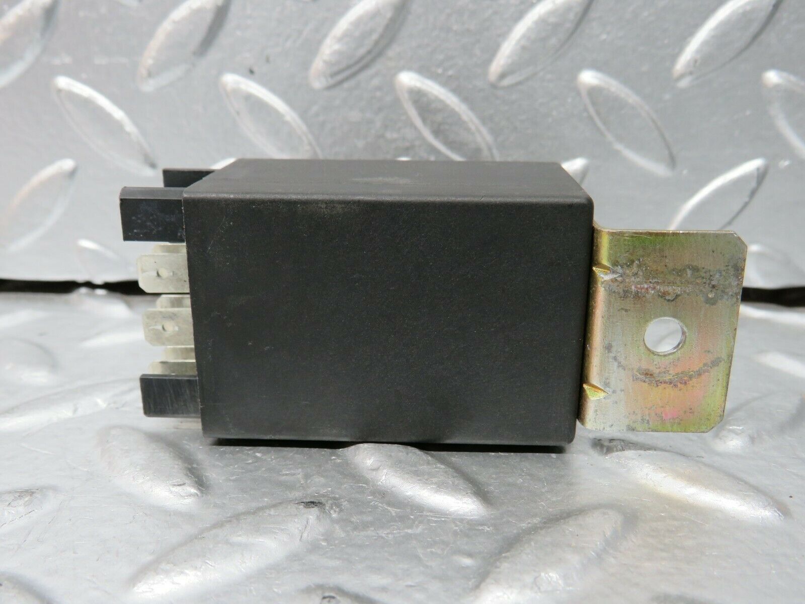 24299 Mercedes-Benz S124 220TE Wagon Flash Control Relay 58227001