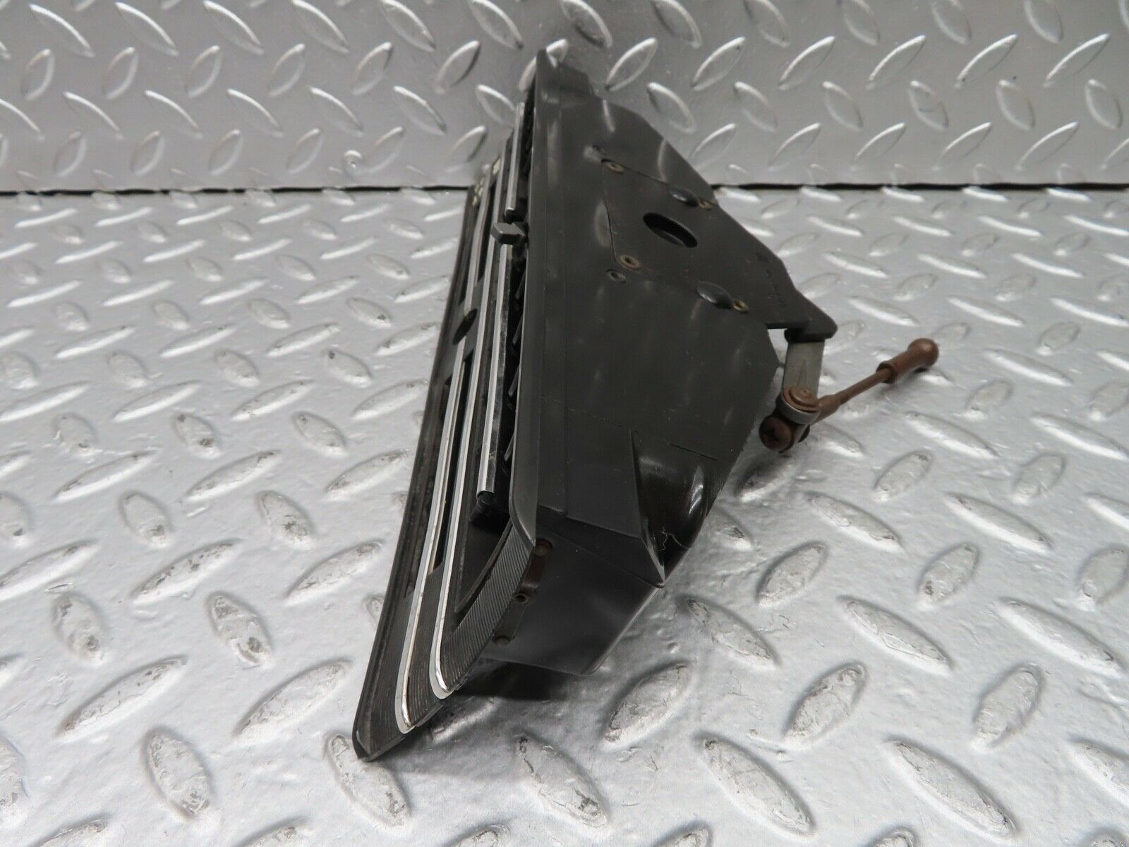 20896 Mercedes-Benz W114 250CE Coupe Dashboard Centre Air Vent 1158300003