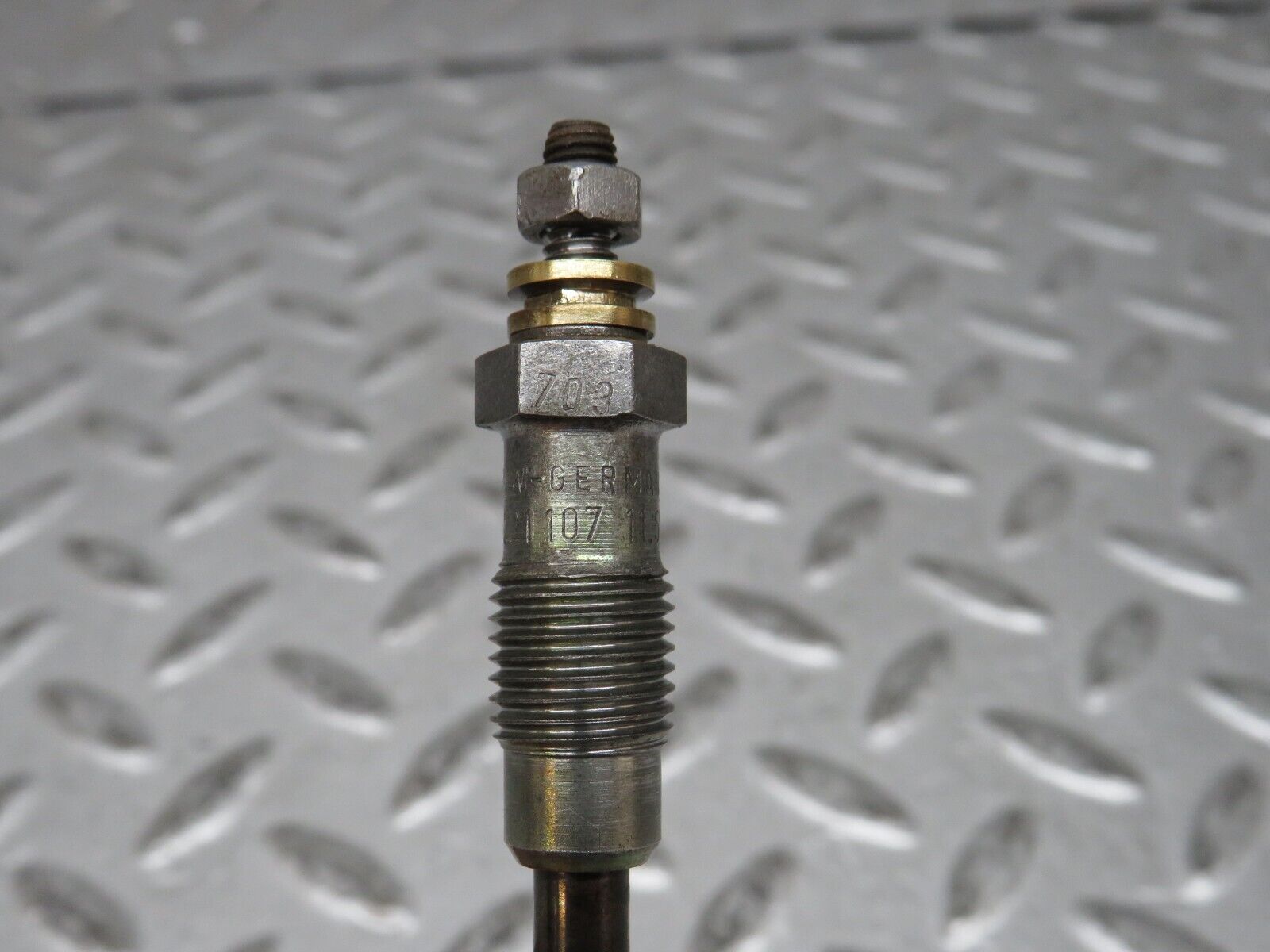 28499 Mercedes-Benz S123 240D Wagon Glow Plug Beru 0100221107