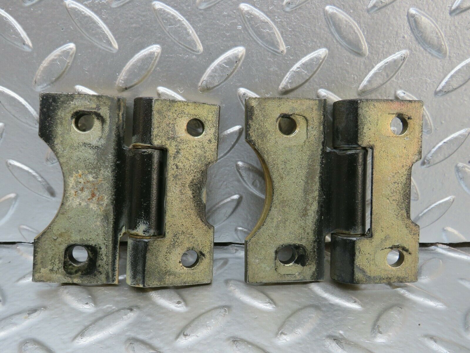 23948 Mercedes-Benz W123 280E Door Hinge Pair 1237200037