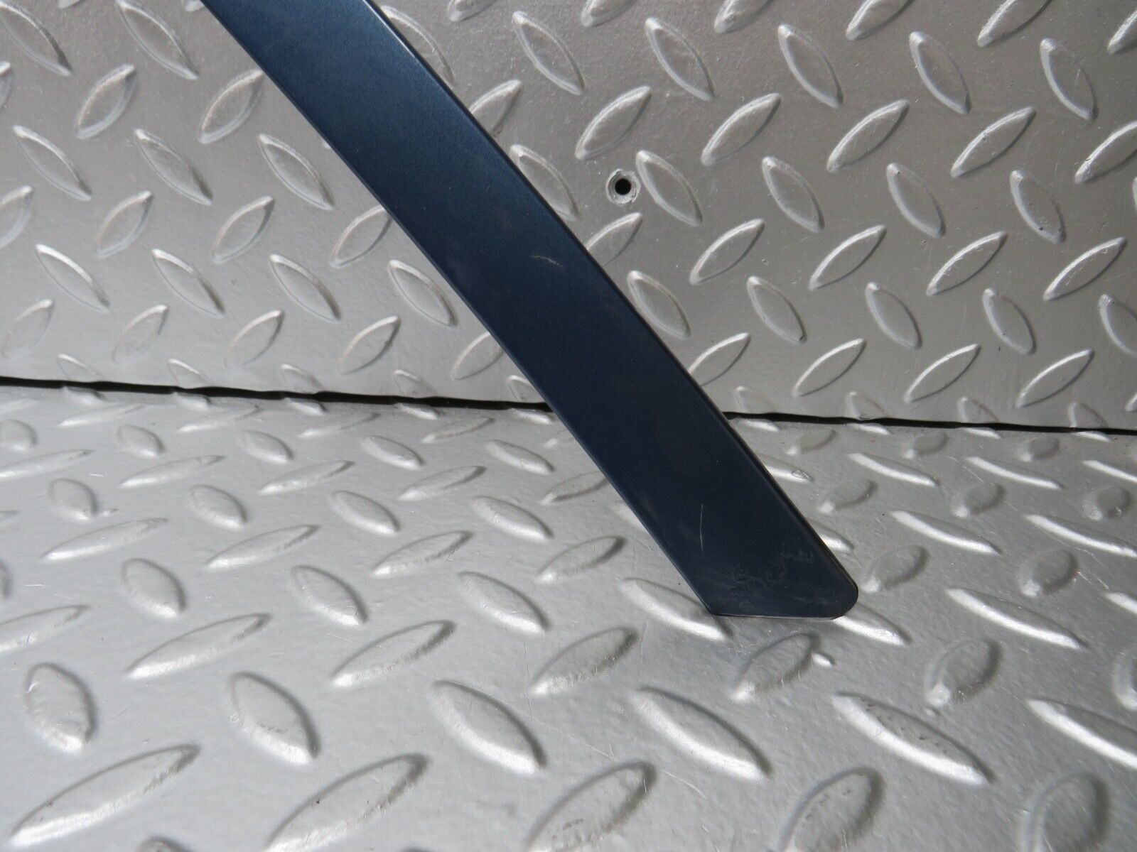 31184 Mercedes-Benz S124 220TE Wagon Front Left Door Exterior Frame Trim