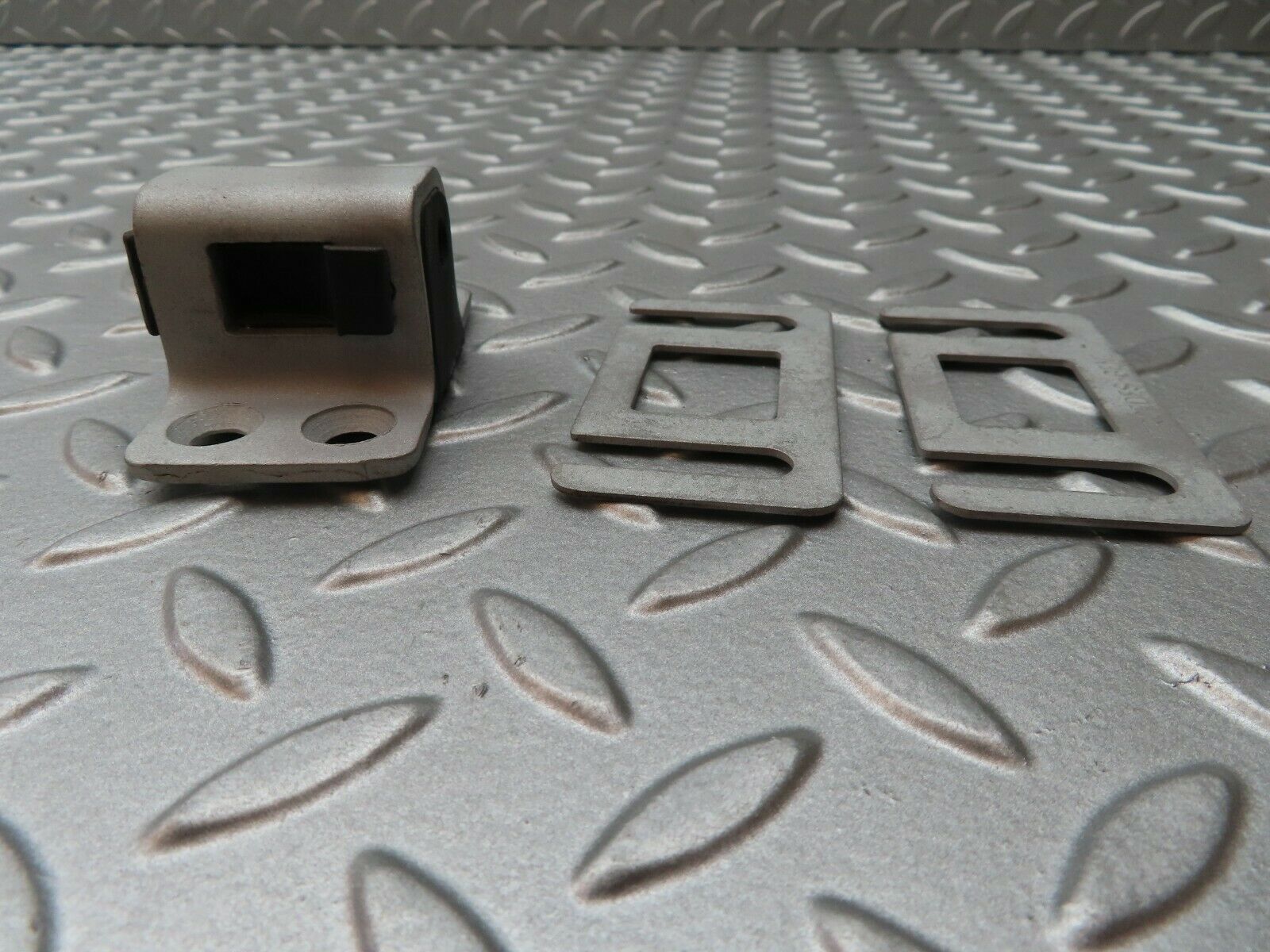 4223 Mercedes-Benz V123 240D LWB Door Lock Latch Right Side