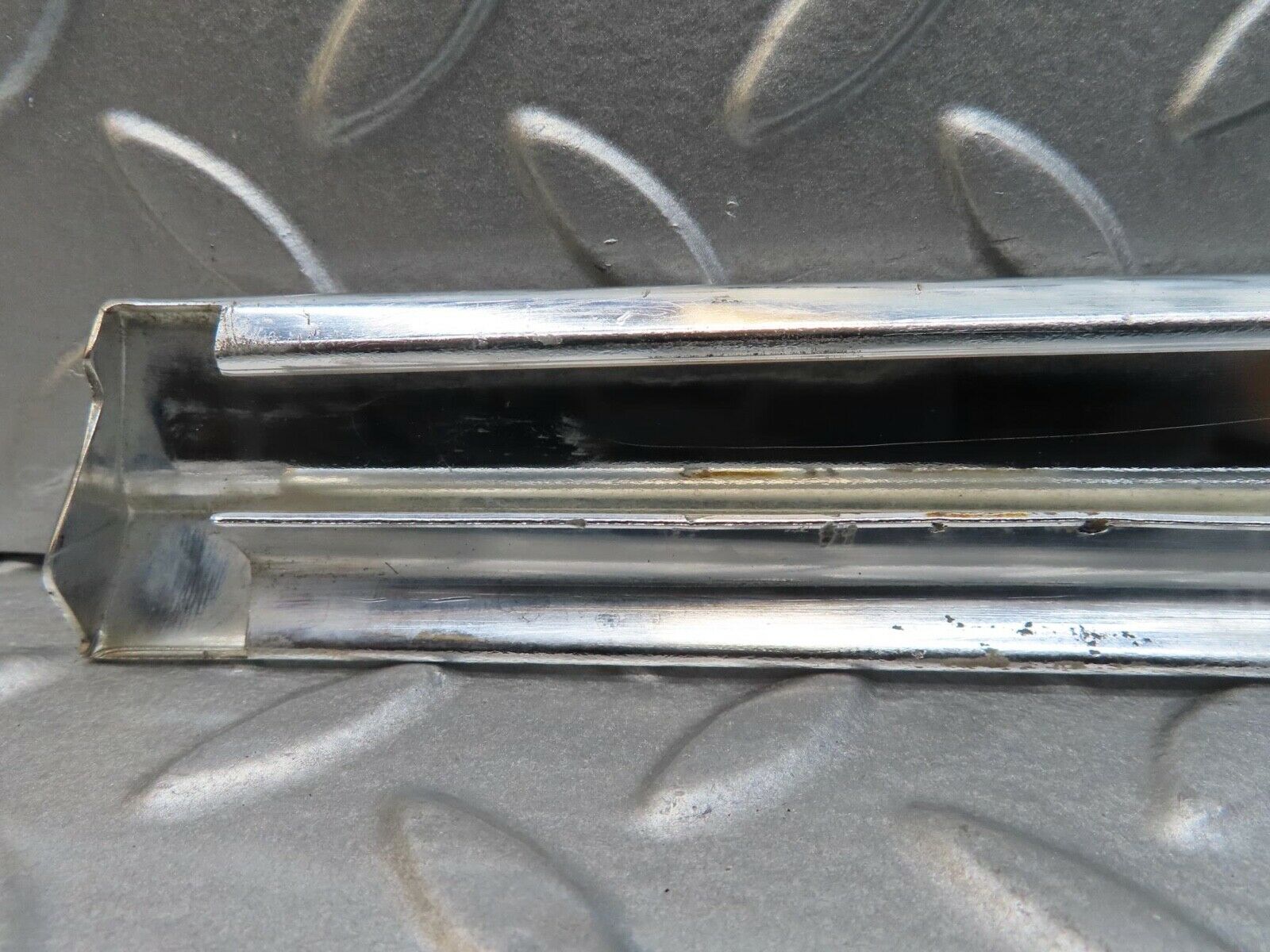 14116 Mercedes-Benz C107 280SLC Rear Left Quarter Window Chrome Trim