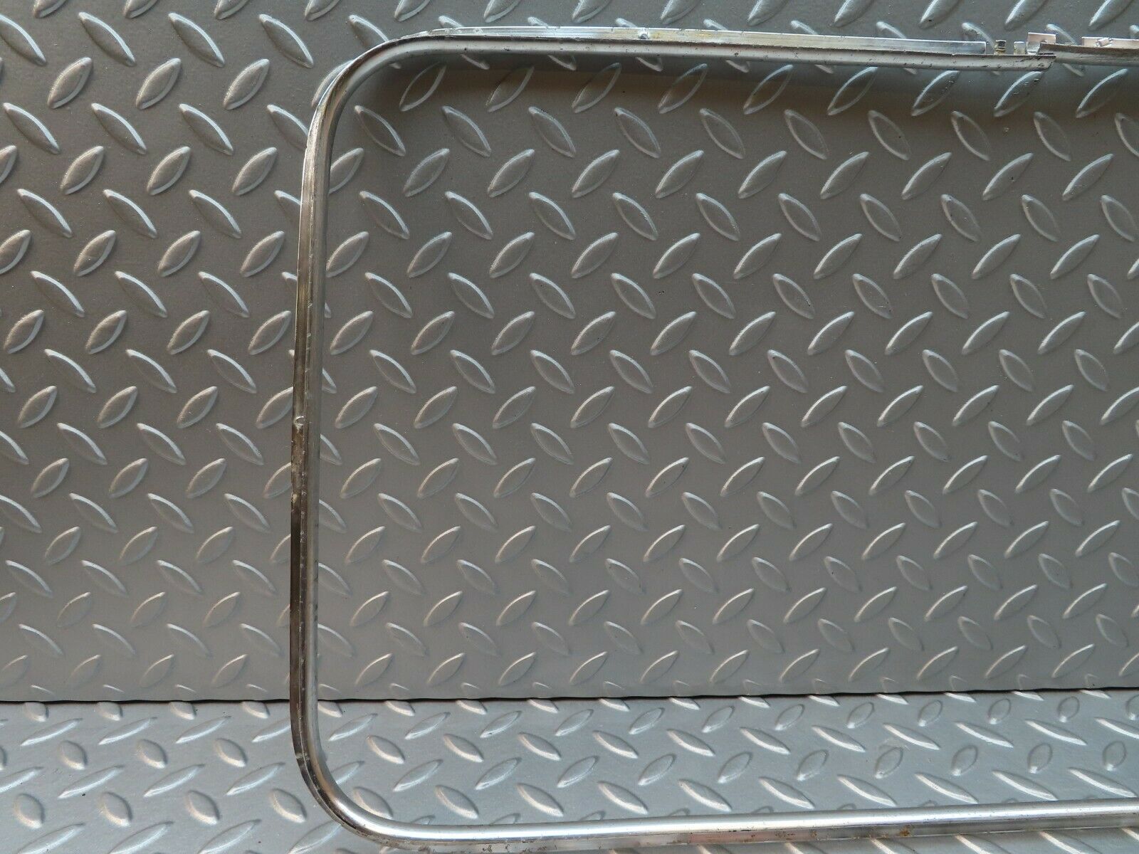 2048 Mercedes-Benz W105 219 PONTON Front Left Door Chrome Trim