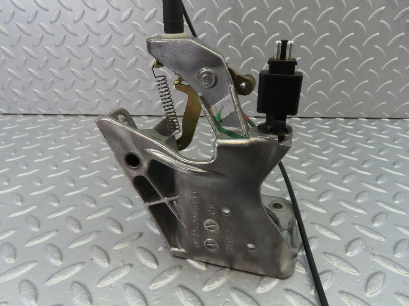 10430 Mercedes-Benz W201 190E Brake Pedal Bracket 1242900919