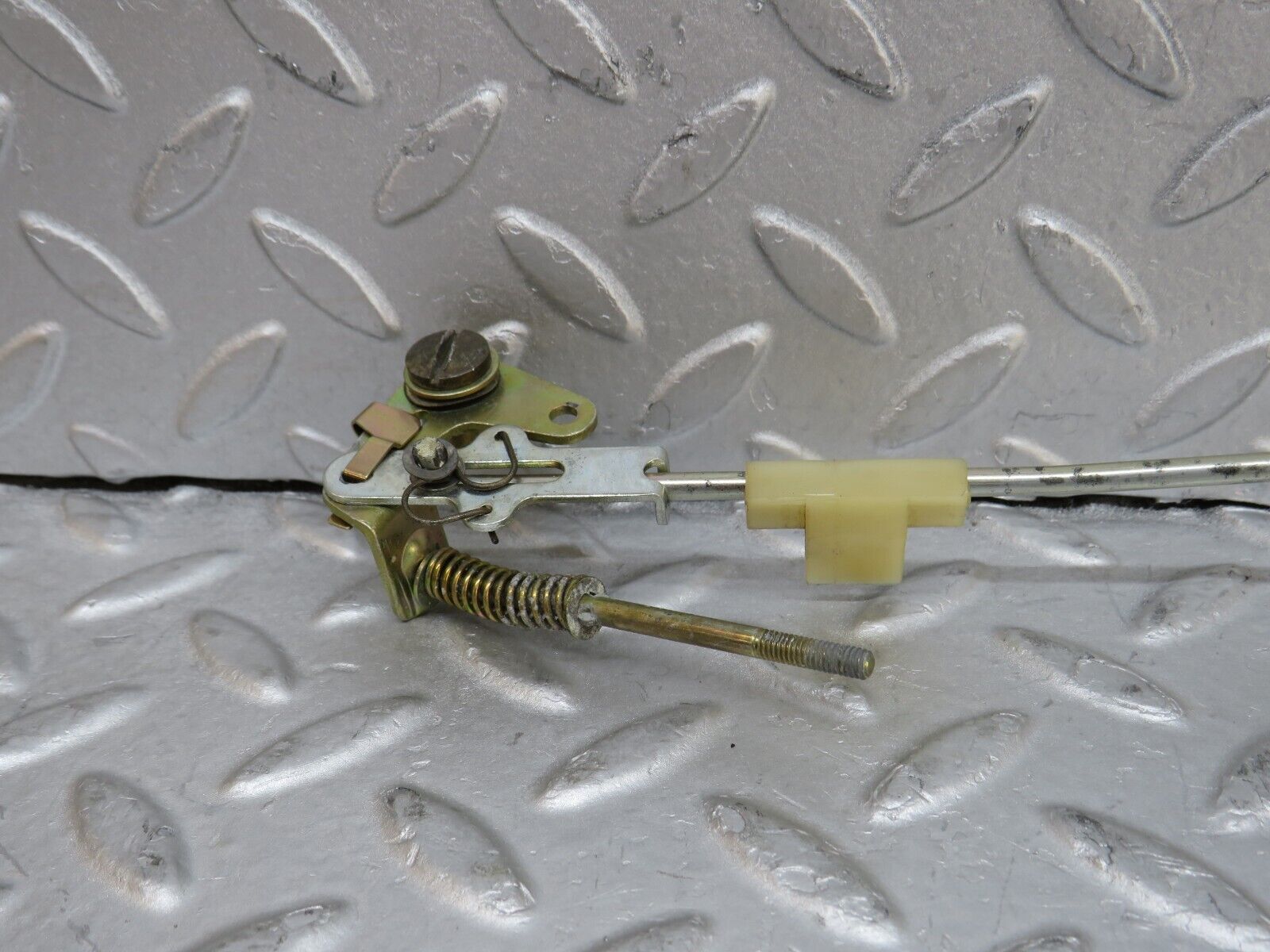 37293 Mercedes-Benz W109 300SEL Rear Left Door Lock Vacuum Actuator