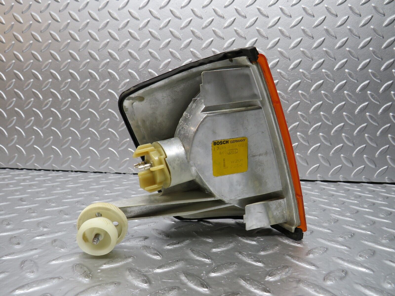 30669 Mercedes-Benz W201 190E 2.0L Indicator Light Front Left Bosch 1305232034