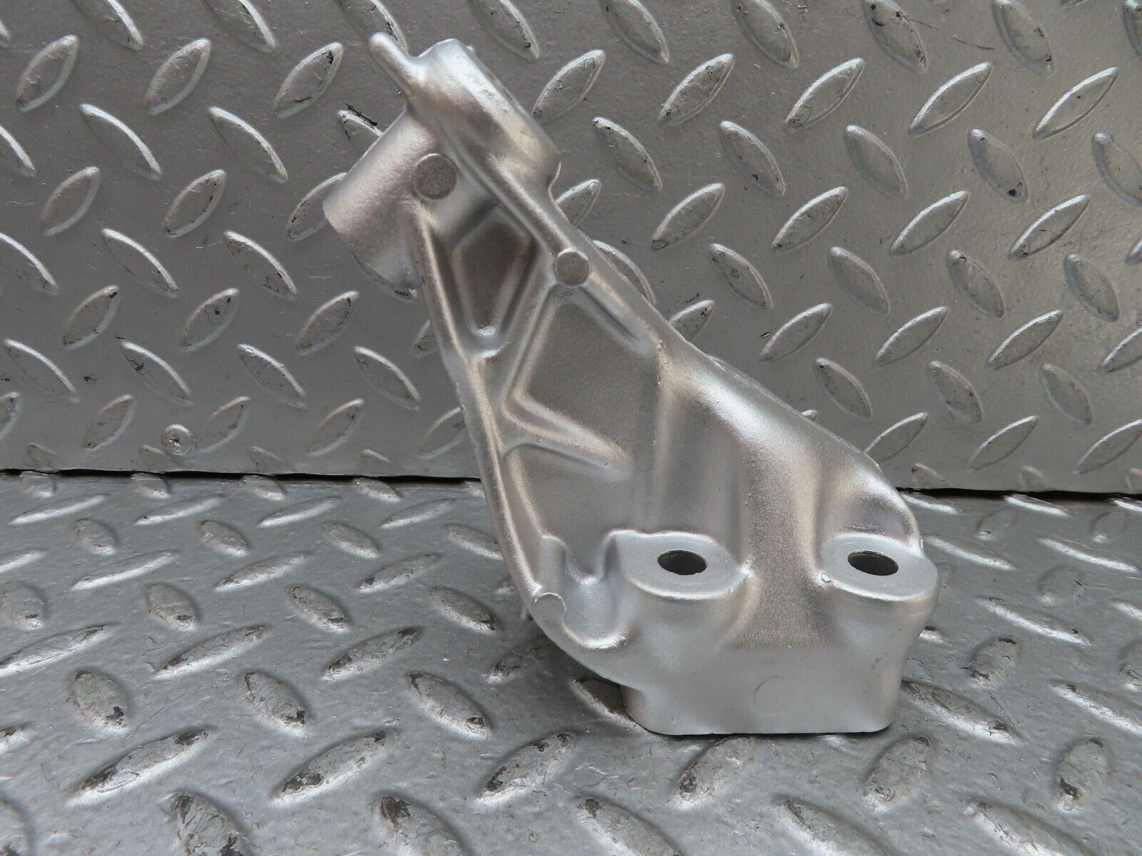 19657 Mercedes-Benz C140 CL420 Coupe Engine Mount Bracket Right 1192234204