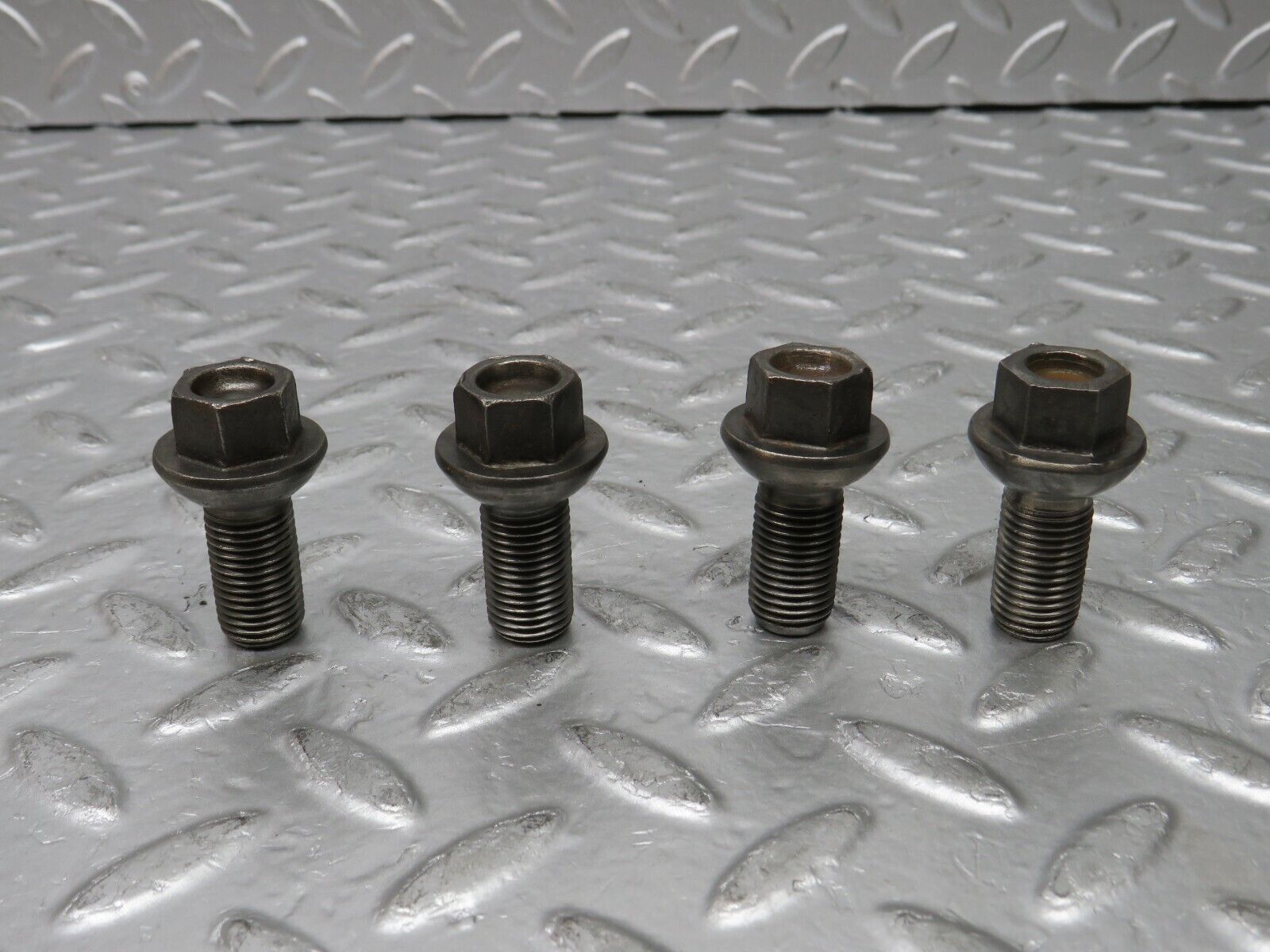 30093 Porsche 924 Alloy Wheel Lug Bolts Set M12x1.5