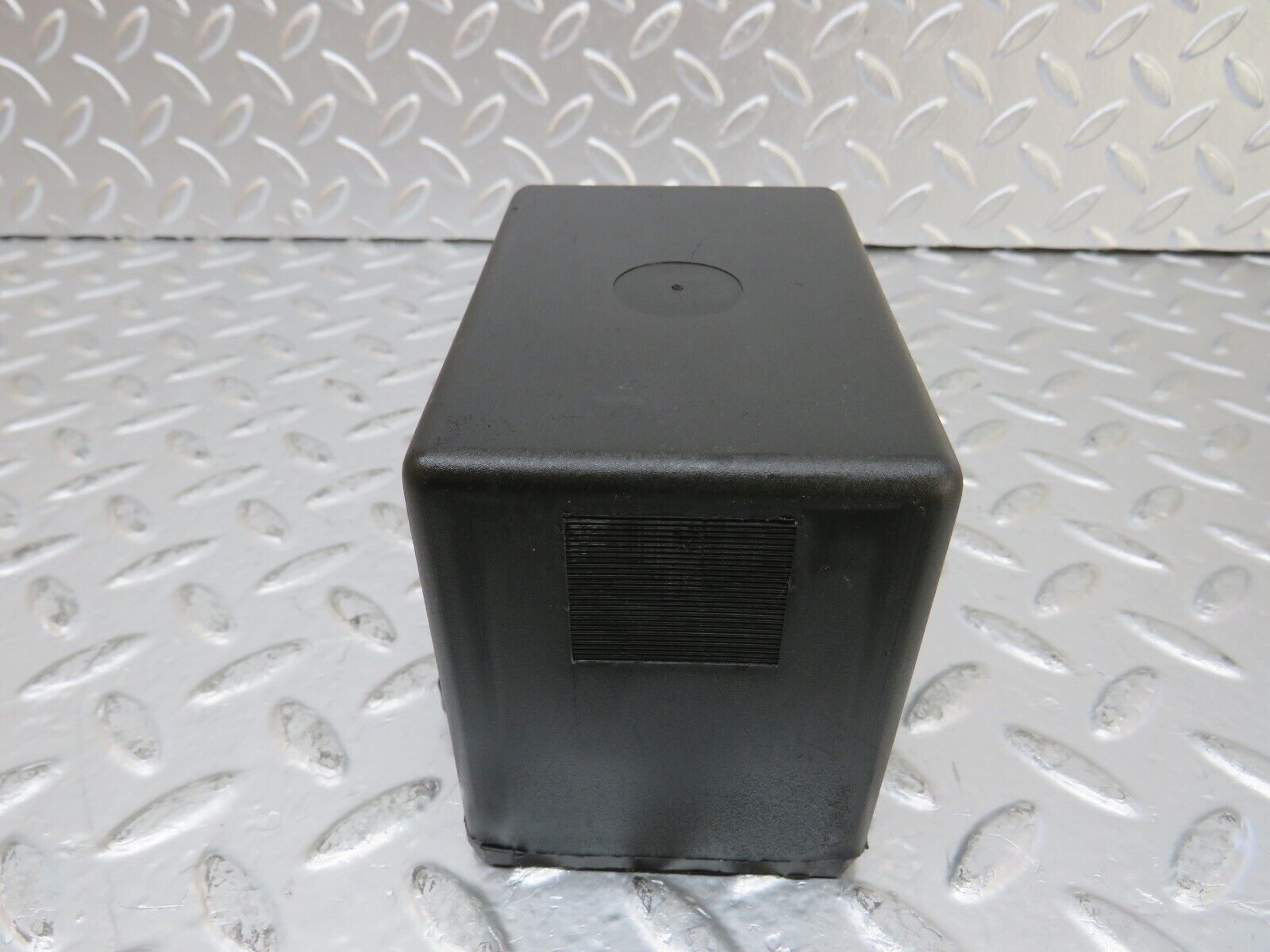 25357 Mercedes-Benz W201 190D Relay Box Cover 2015450103