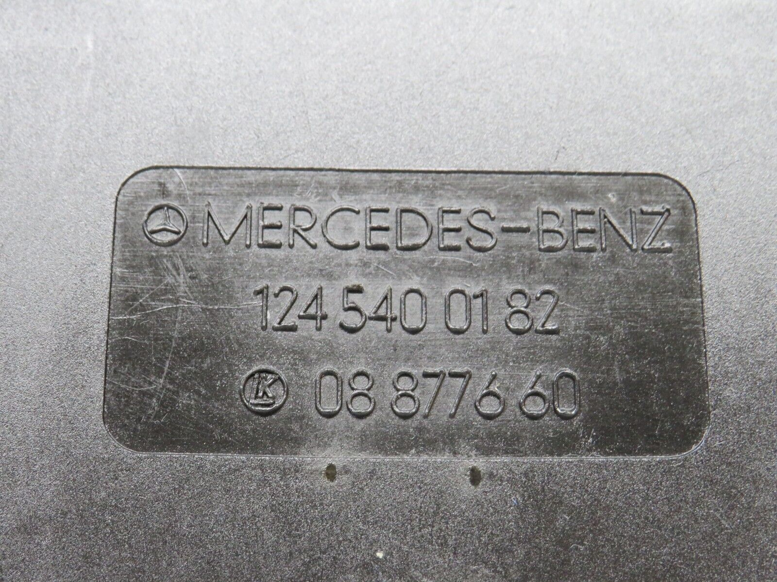 37959 Mercedes-Benz A124 320E Cabriolet Fuse Box Lid 1245452700 1245400282 1245400182