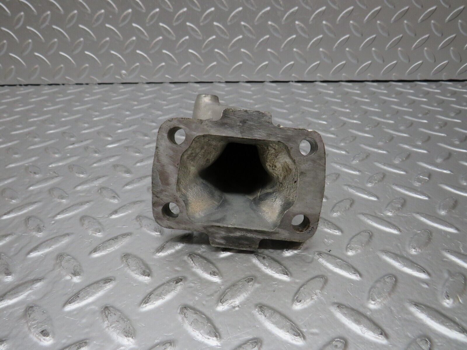 31046 Mercedes-Benz W123 200D Engine Mount Bracket Left Side 6152231304