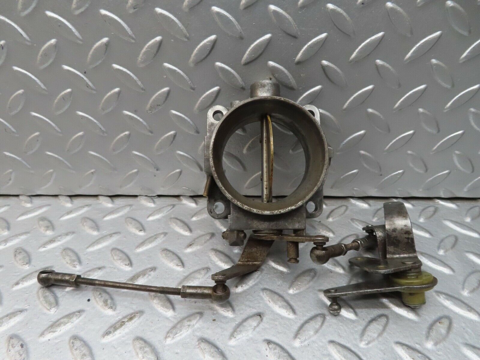 17048 Mercedes-Benz C123 280CE Coupe Throttle Body Valve & Linkage 0011404153