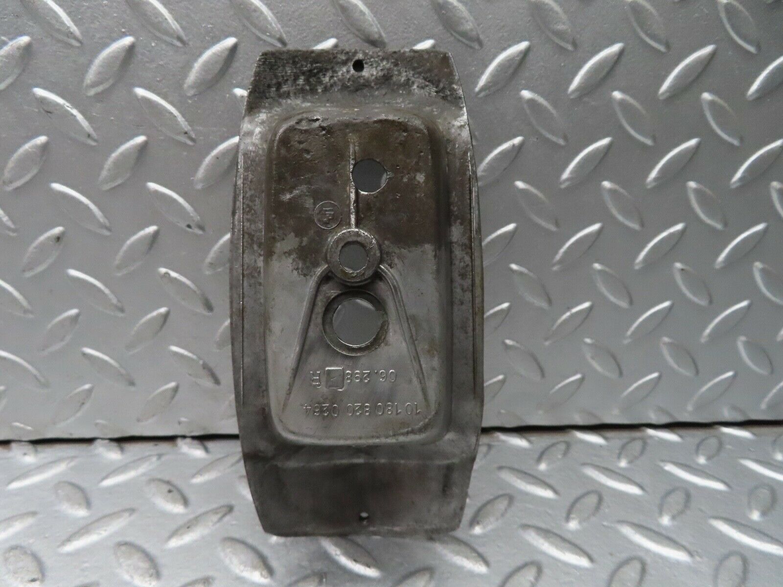 18998 Mercedes-Benz W121 190b Ponton Tail Light Housing Right 101808200264