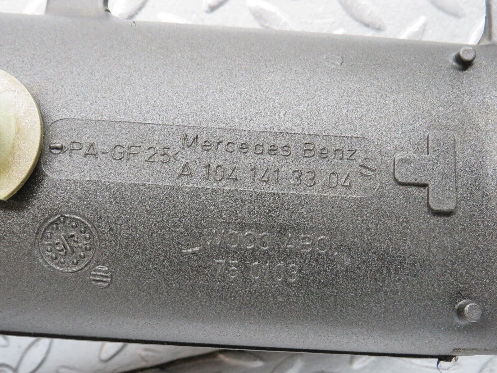 38437 Mercedes-Benz R129 280SL Coupe Air Intake Pipe 1041413304