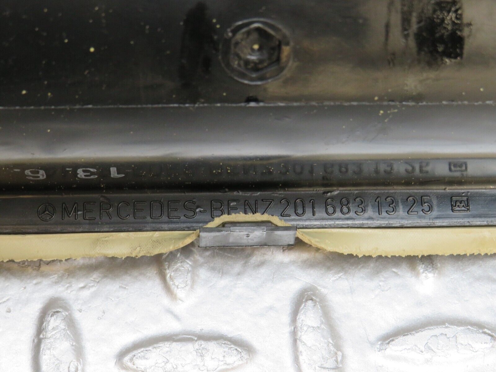 36560 Mercedes-Benz W201 190E 2.0L Centre Console Beige 2016831325 2016831236