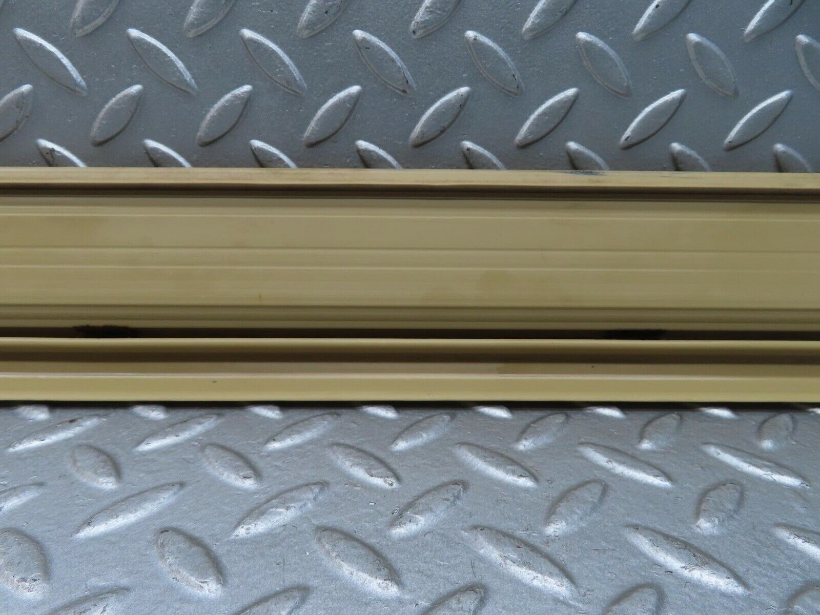 13483 Mercedes-Benz W123 200 Front Left Door Sill