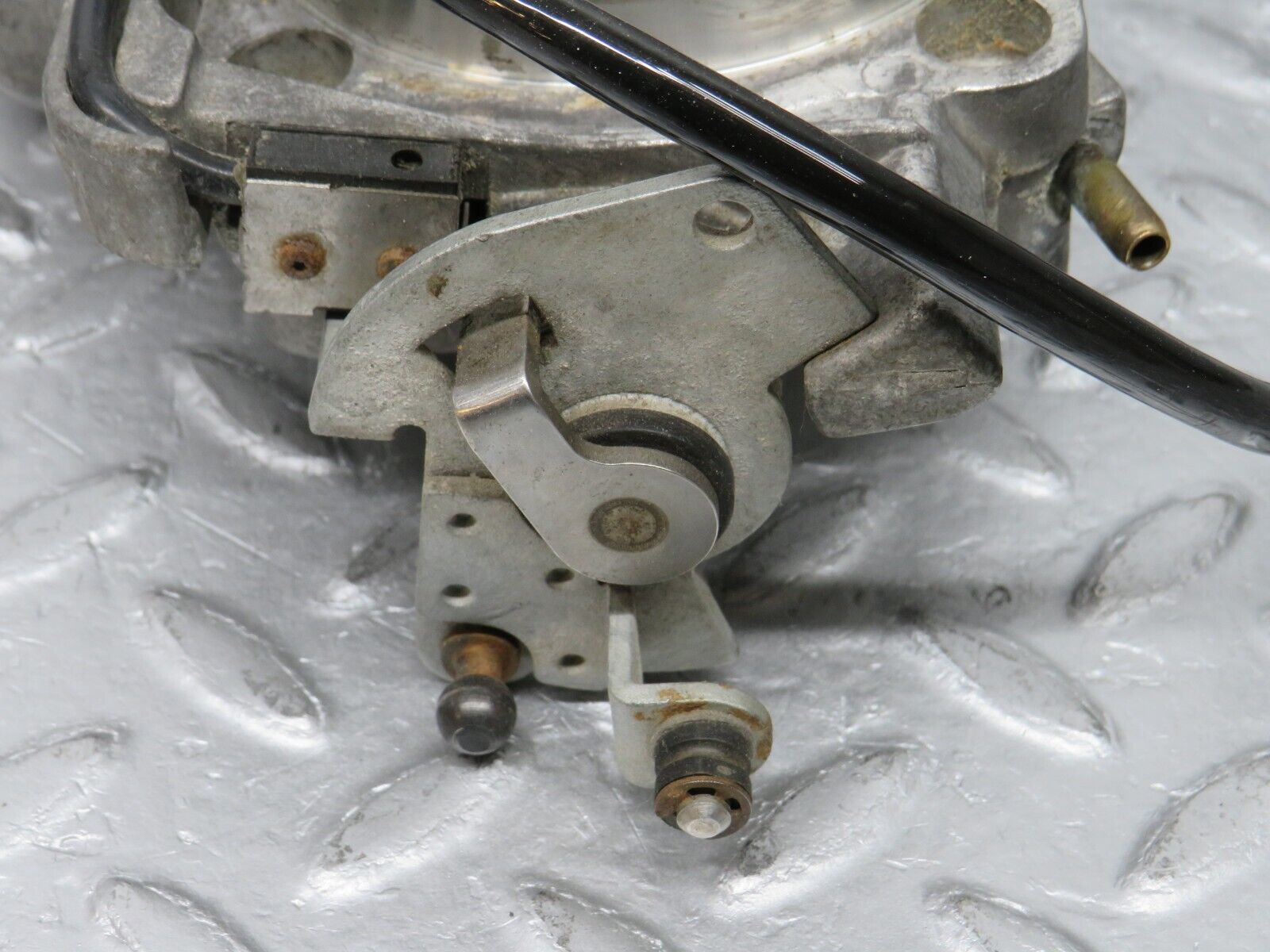 38559 Mercedes-Benz R129 280SL Coupe Throttle Body Valve VDO 0011416525