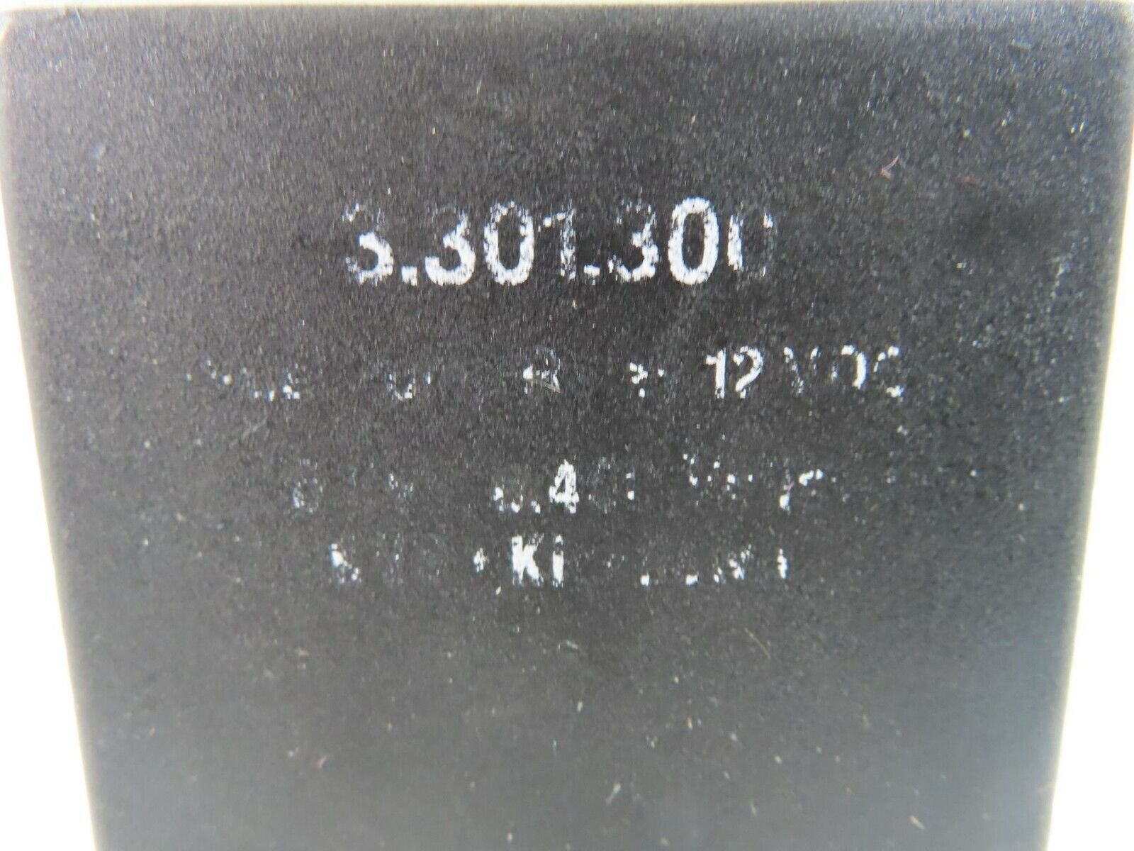 9385 Mercedes-Benz C124 300CE Coupe Fuel Pump Relay 3301300