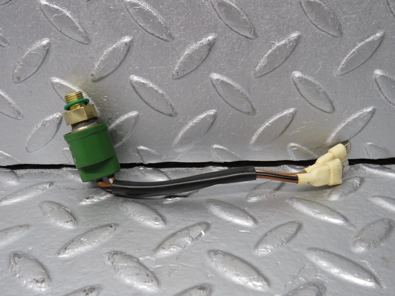 39724 Mercedes-Benz R129 320SL Coupe Aircon Pressure Switch 0048206710