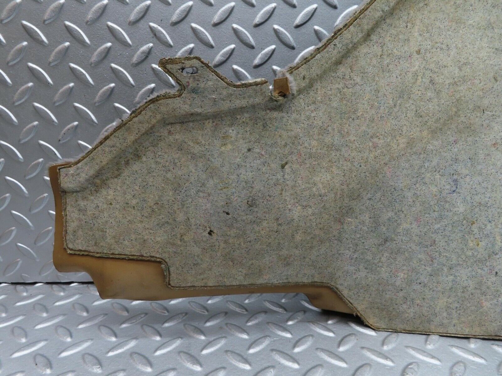 16524 Mercedes-Benz W124 260E Centre Console Carpet Left Side Grey