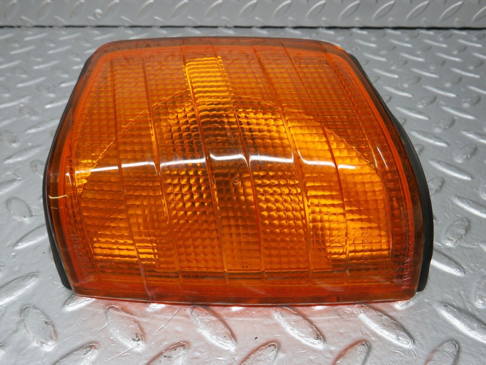 33678 Mercedes-Benz W201 190E 2.0L Indicator Light Front Left Bosch 1305232034