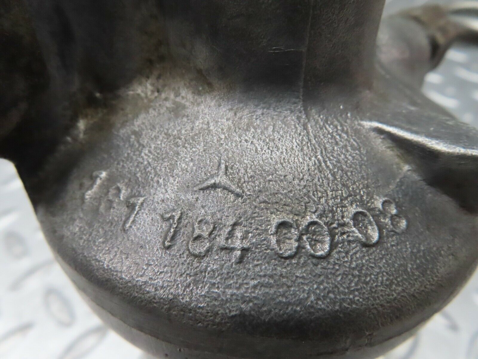 18559 Mercedes-Benz W136 170V Oil Filter Housing 1811840008