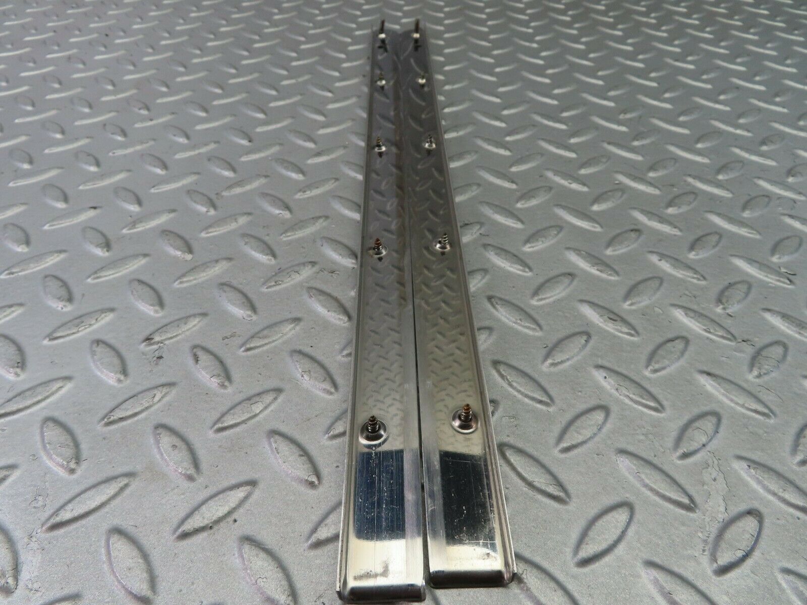 7812 Mercedes-Benz S123 230TE Wagon Sunroof Sliding Guide Rail Left And Right