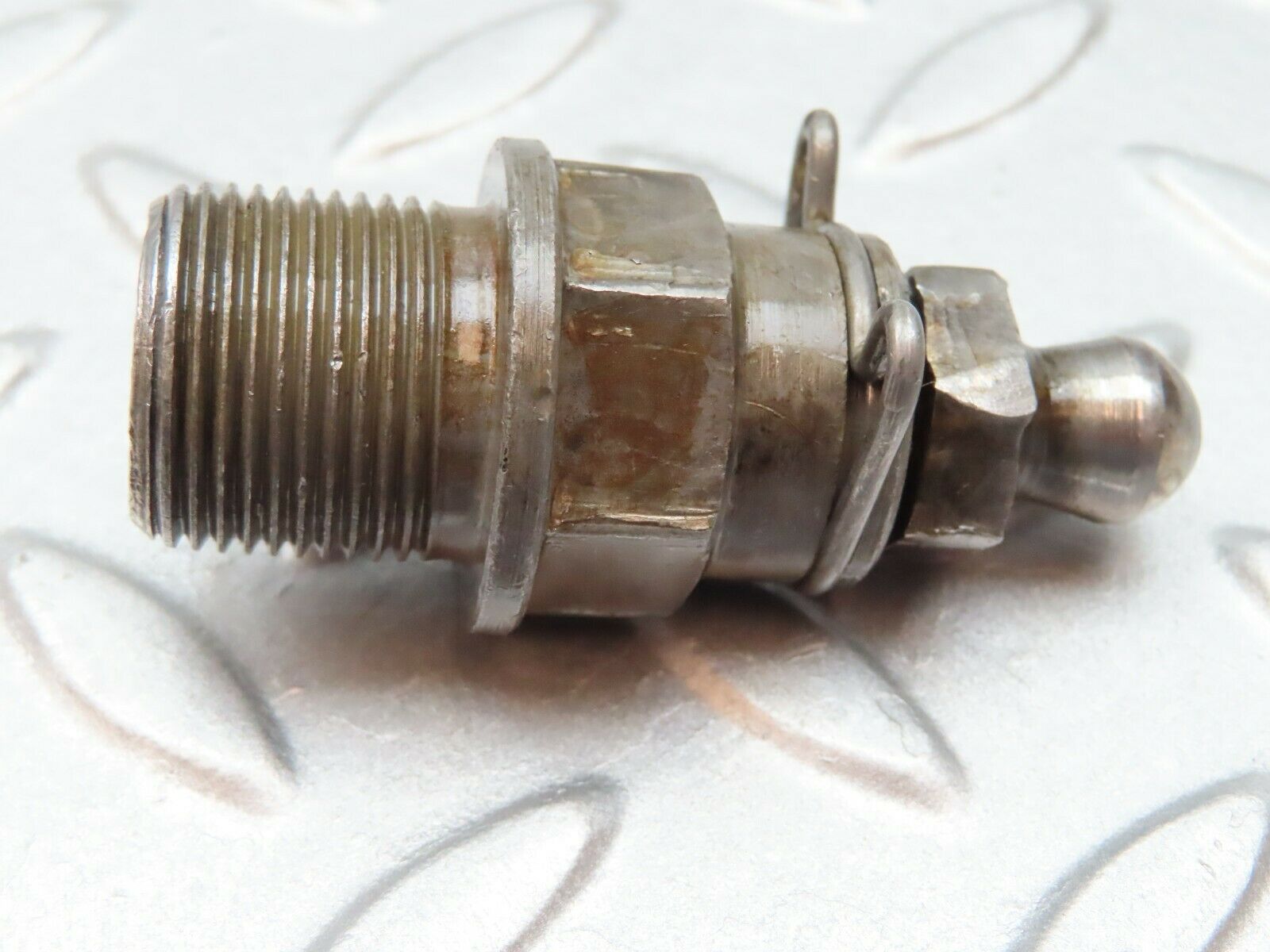 3547 Mercedes-Benz W108 280SE Ball Studs For Rocker Arm Mounting (Timing)