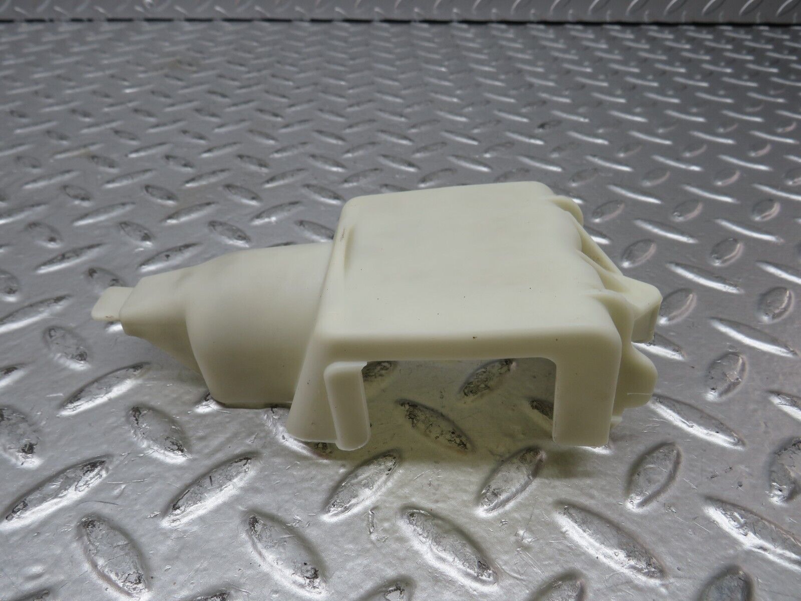 27500 Mercedes-Benz S124 300TE Rear Door Lock Vacuum Actuator Cover 1248050590