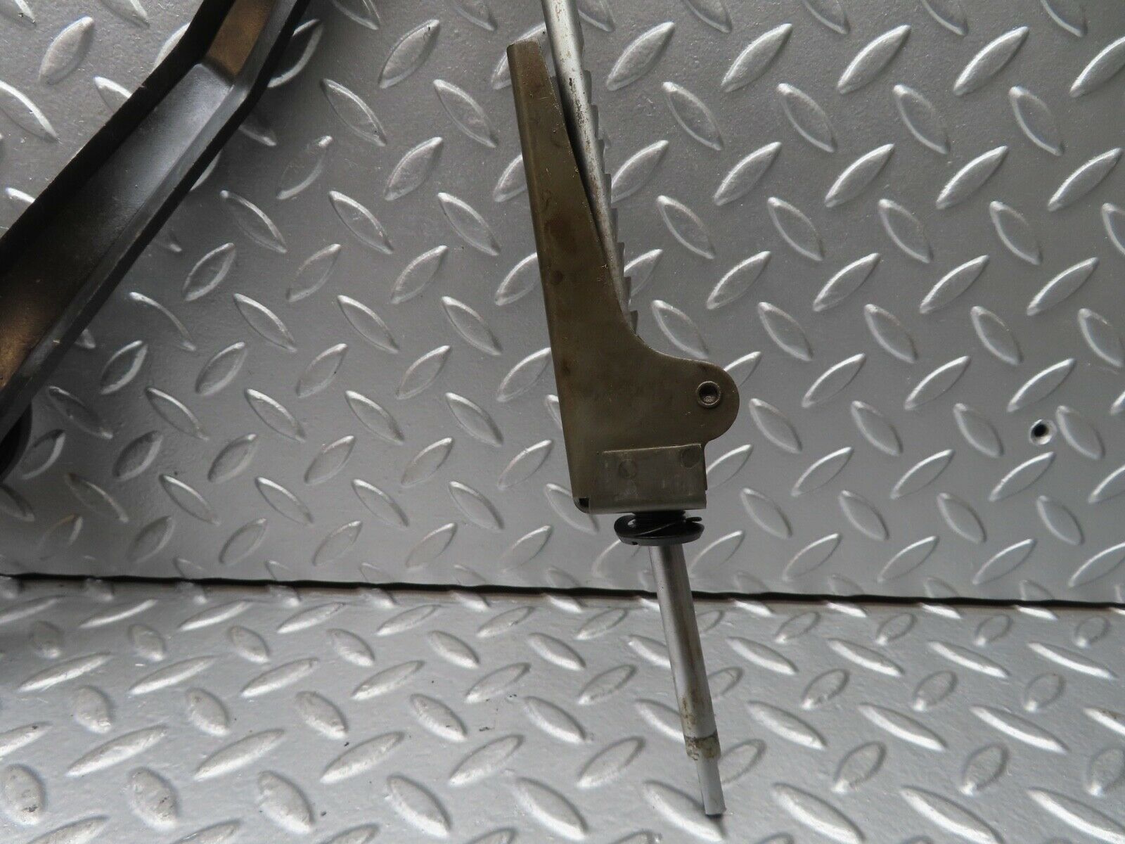 21293 Mercedes-Benz W123 230E Handbrake Regulator