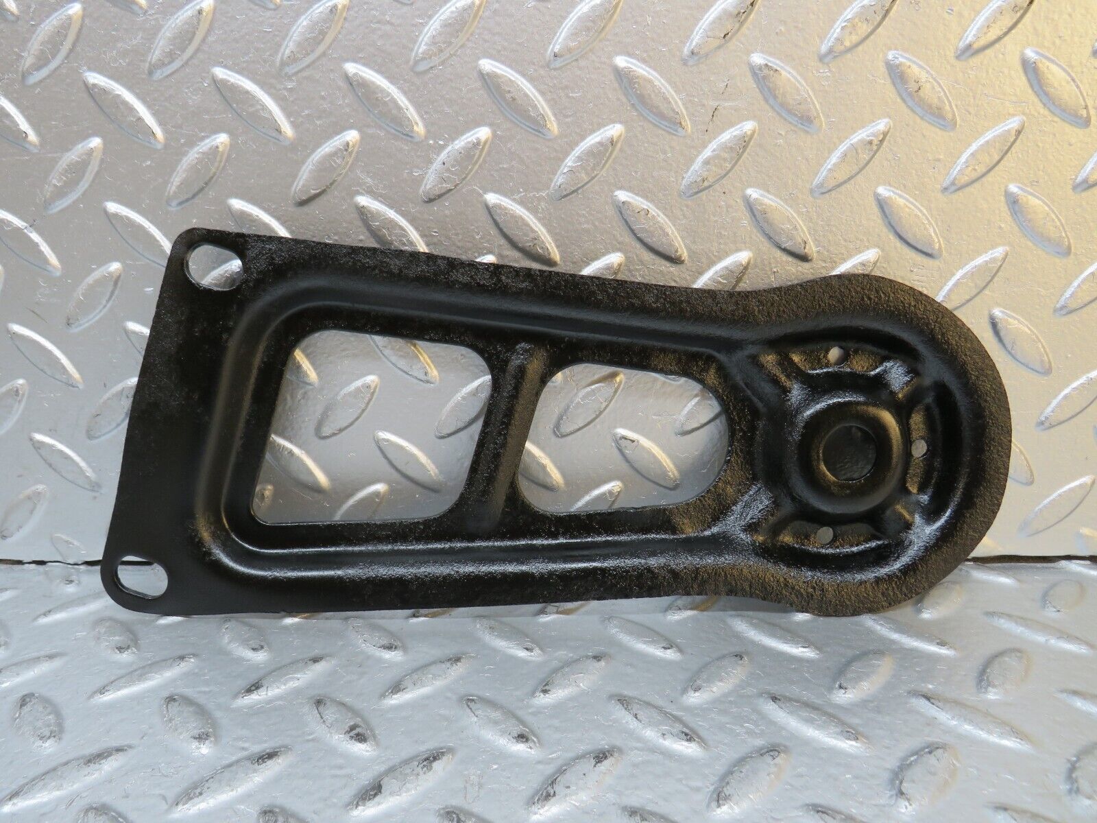 29918 Mercedes-Benz W123 230E Rear Suspension Axle Mounting Bracket