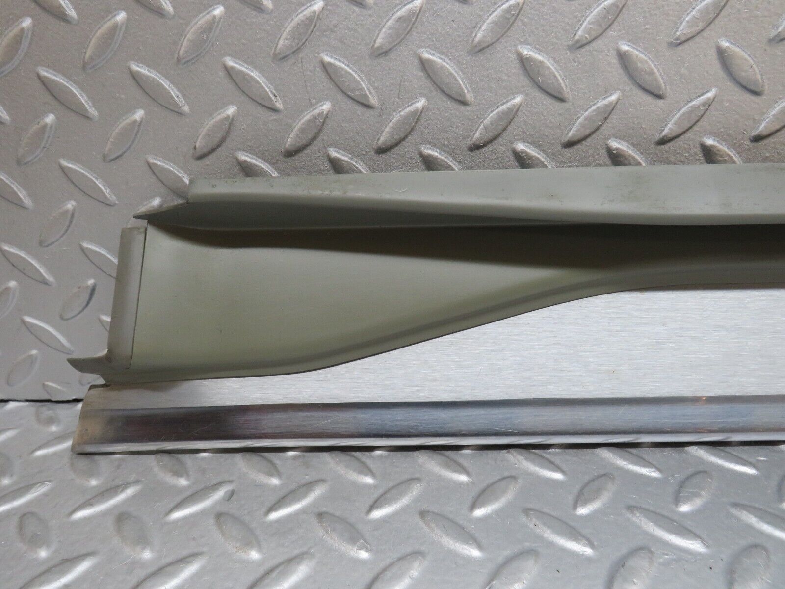 39522 Mercedes-Benz R129 320SL Coupe Right Door Sill Grey