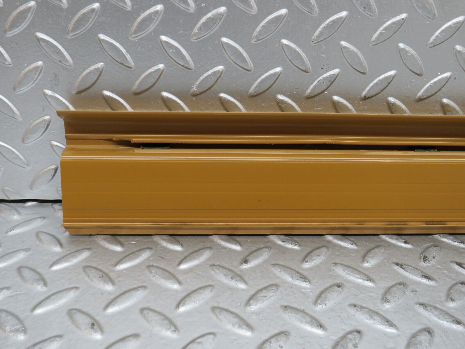 28556 Mercedes-Benz W123 230E Rear Right Door Sill Trim Palomino