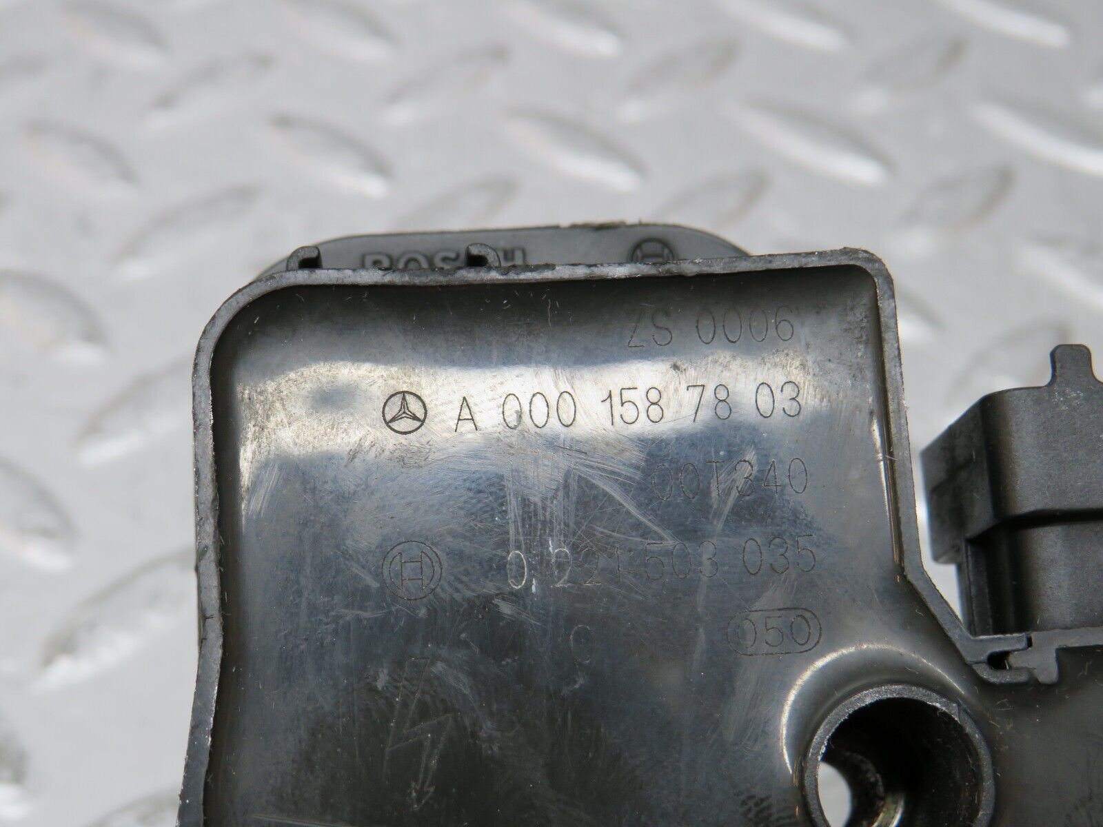 34916 Mercedes-Benz W210 320E Ignition Coil Bosch 0001587803 0221503035