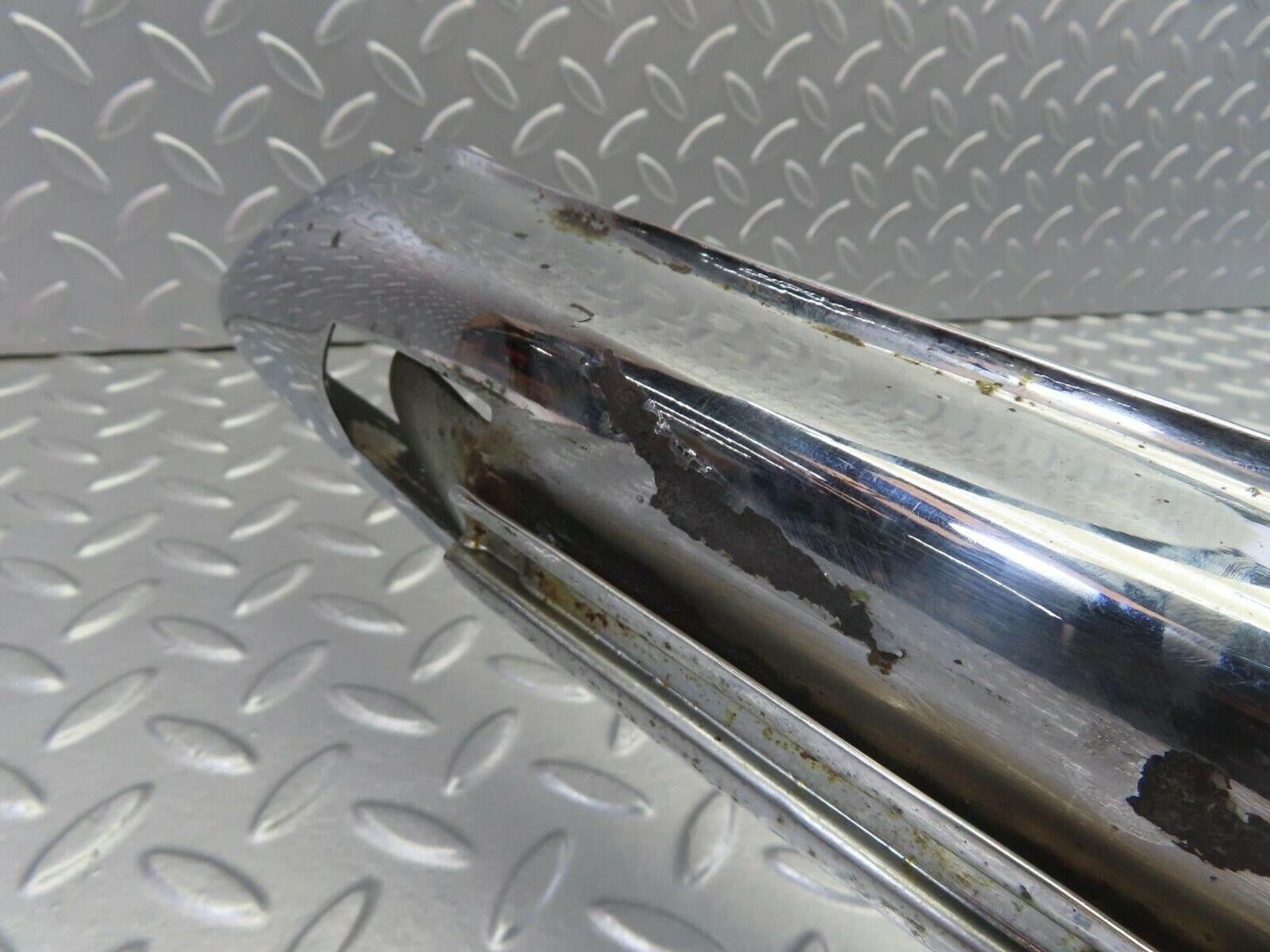 10639 Mercedes-Benz W108 Front Left Bumper Corner