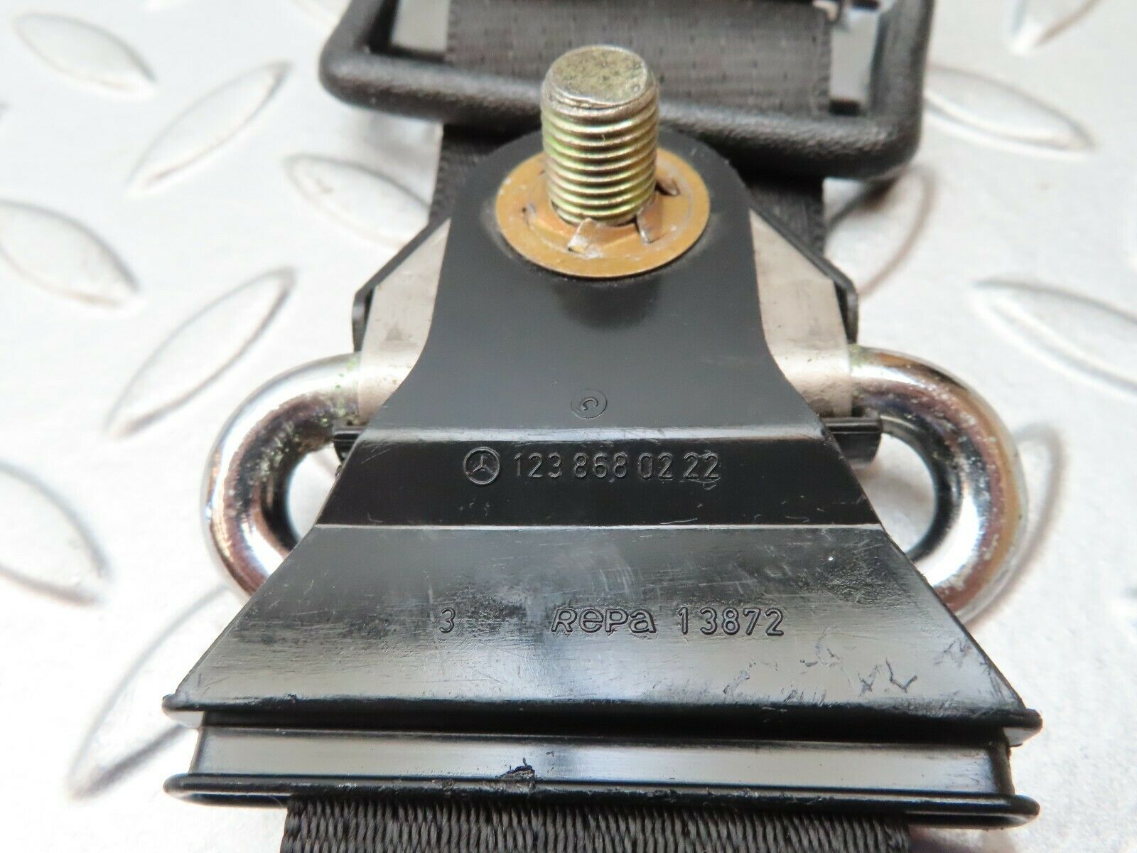 4403 Mercedes-Benz W123 230E Front Left Seat Belt 2018601685