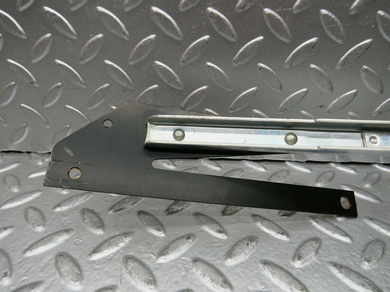 24180 Mercedes-Benz W123 280E Front Right Seat Sliding Adjust Handle