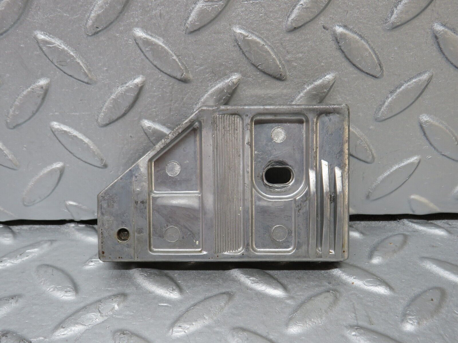 36887 Mercedes-Benz C126 420SEC Coupe Door Window Guide Bracket 1267250332