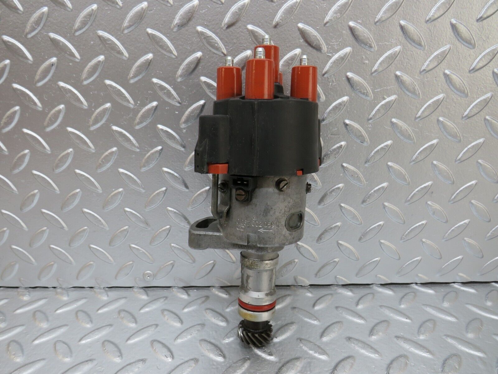 29375 Mercedes-Benz W124 230E Ignition Distributor Bosch 0031583101 0237002105