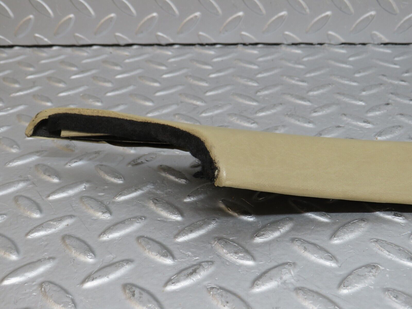 36487 Mercedes-Benz W201 190E 2.0L A Pillar Cover Trim Right Side Beige 2016922089