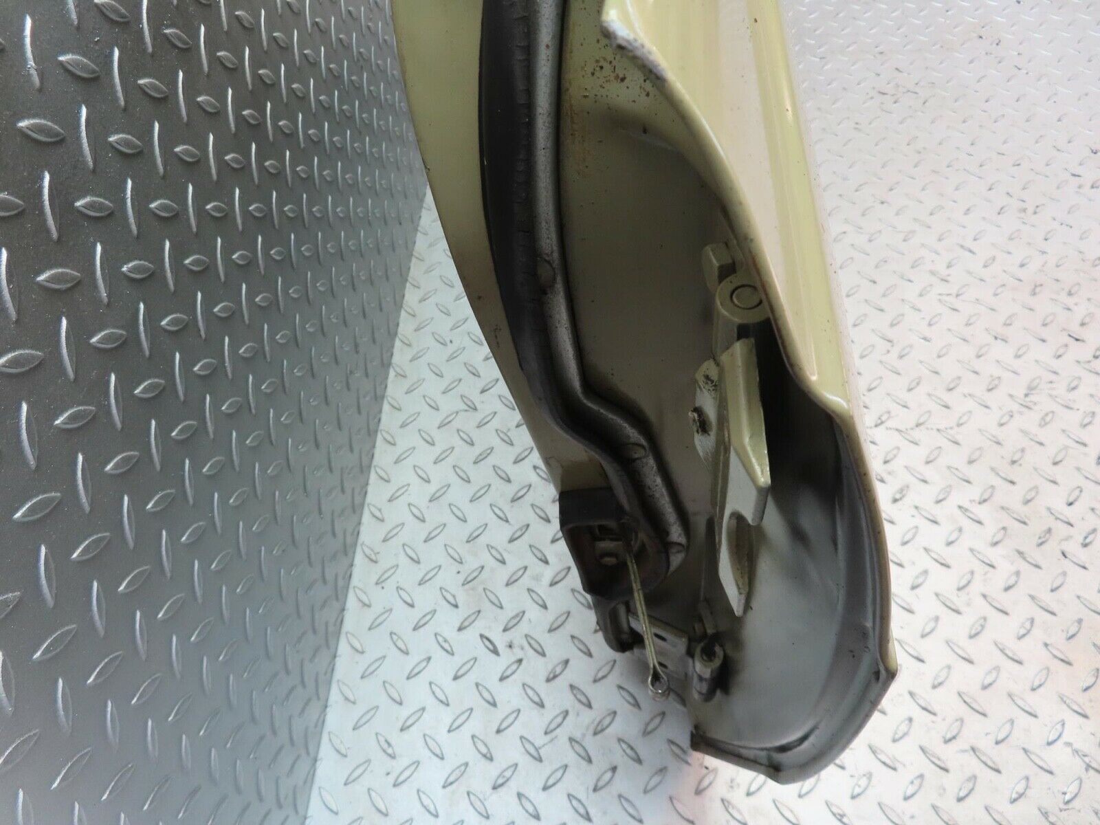 13640 Mercedes-Benz W123 200 Front Left Door