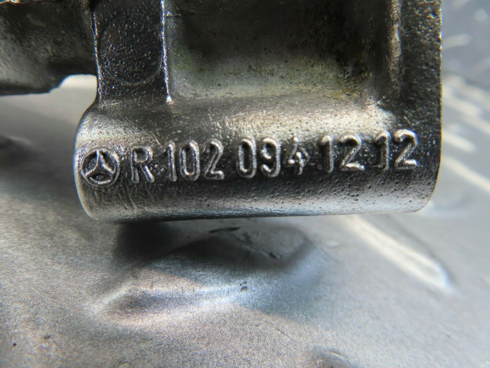 11515 Mercedes-Benz C123 230CE Coupe Idle Control Valve 1020941212