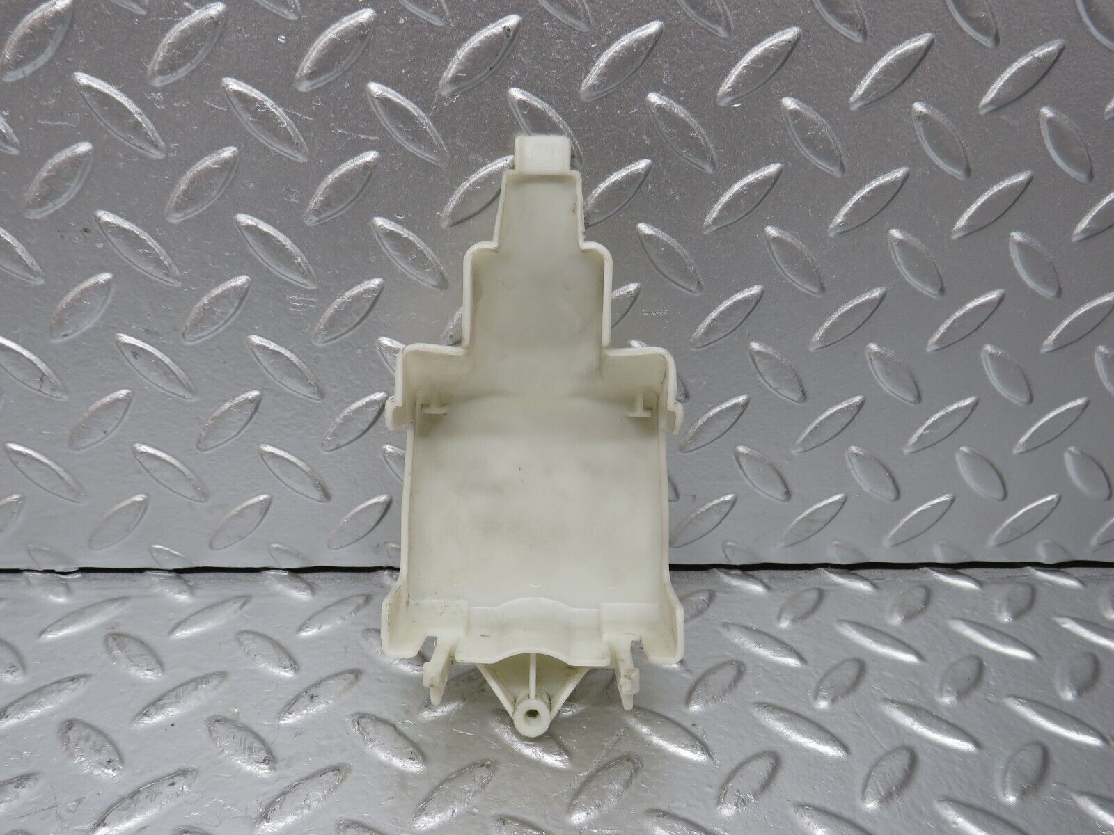 31223 Mercedes-Benz S124 220TE Rear Door Lock Vacuum Actuator Cover 1248050590