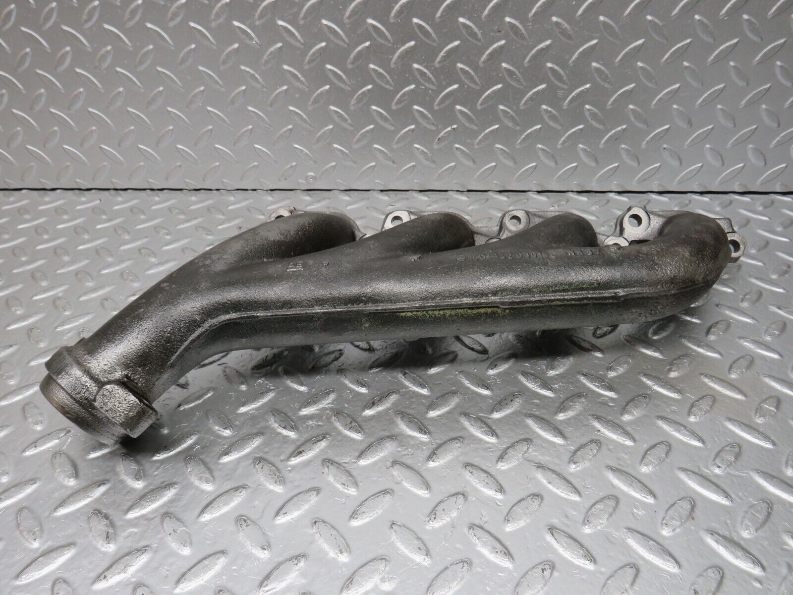 33107 Mercedes-Benz W124 200D Exhaust Manifold 6011420301