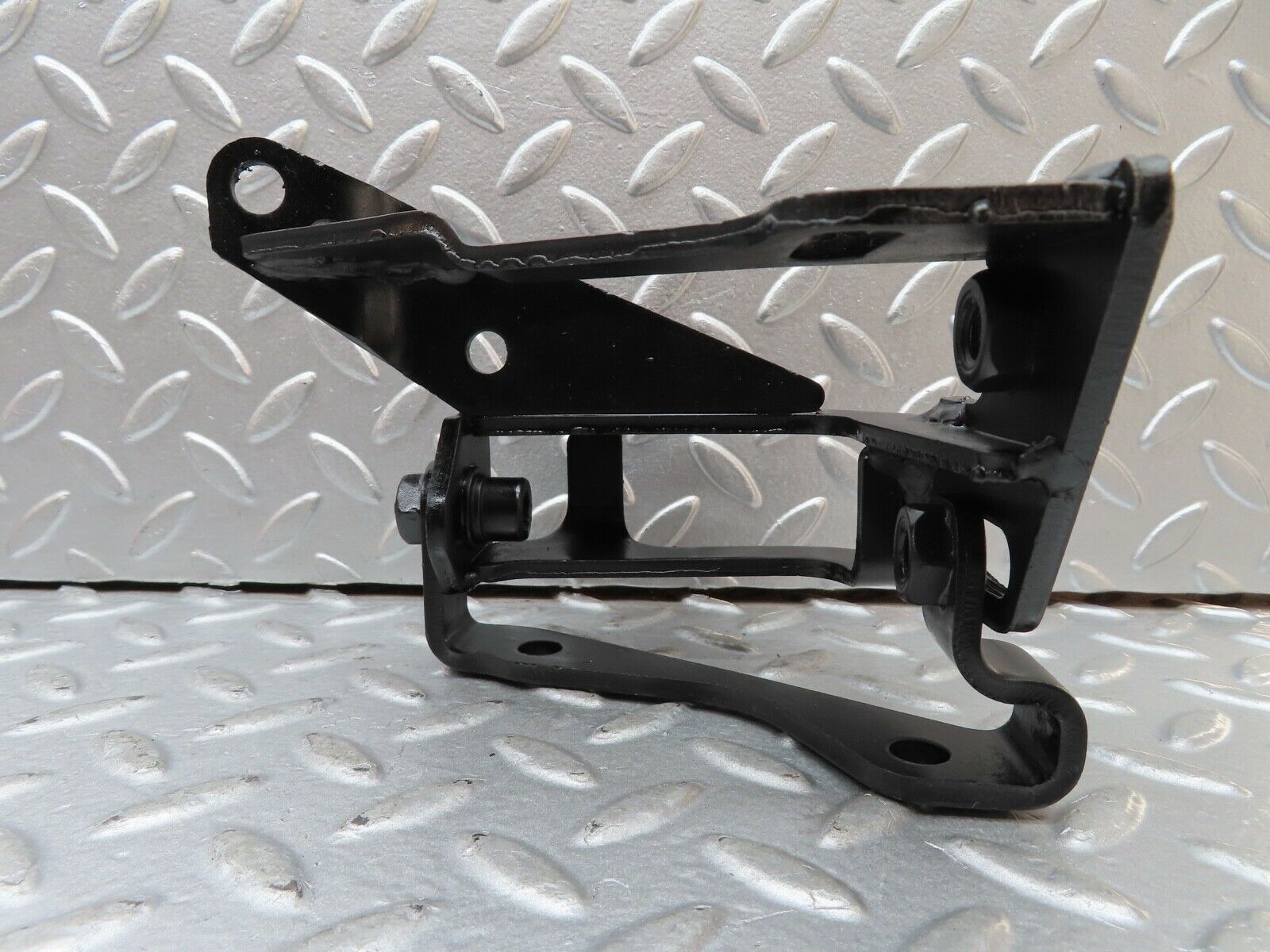 20361 Mercedes-Benz W114 280CE Coupe Power Steering Pump Bracket